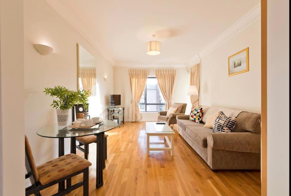 Luxury Apartment In D1 Dublín Exterior foto
