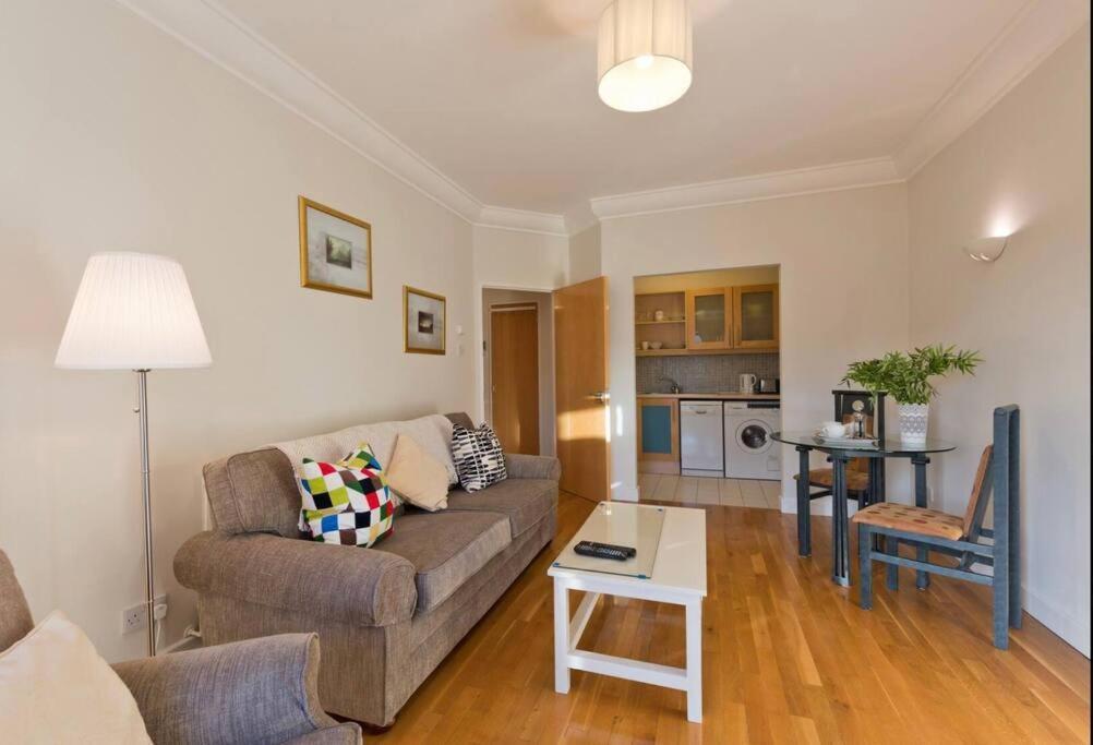 Luxury Apartment In D1 Dublín Exterior foto